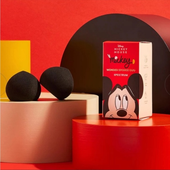 Mickey Mouse x Spectrum Collections Makeup Bag & Brush Bundle Set Collection - Picture 6 of 10